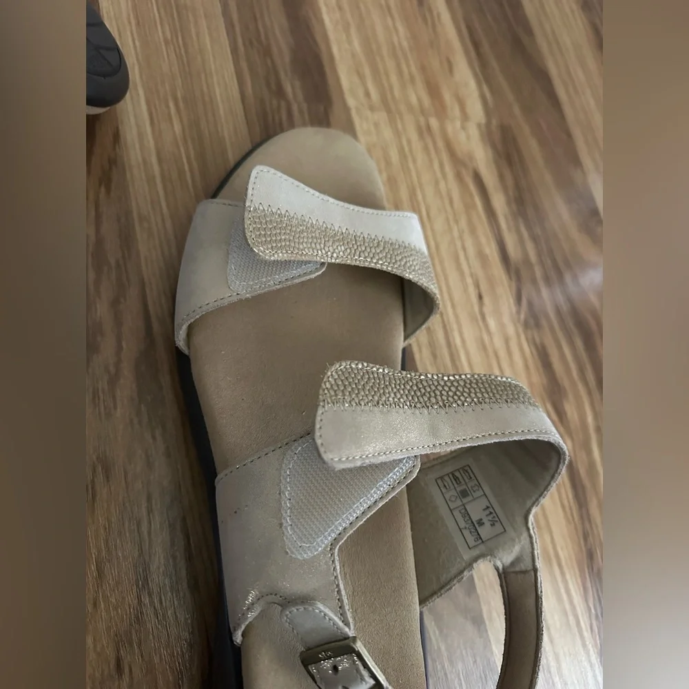 NWOT SAS Women’s Casual Nudu Heel Strap Sandal Golden Color Size 11.5 M